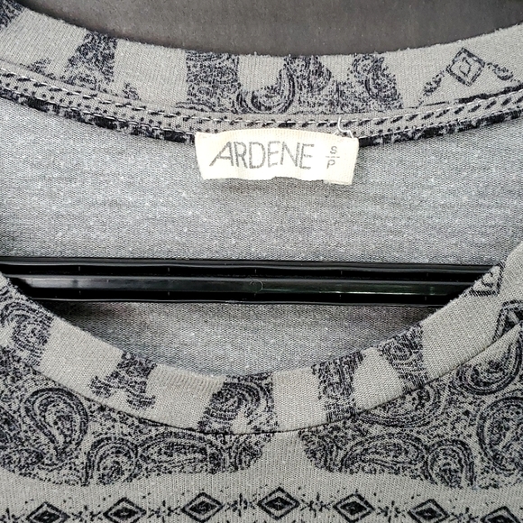 Ardene Long Sleeve Elephant Scoop Bottom Top - Size Small - Picture 3 of 10